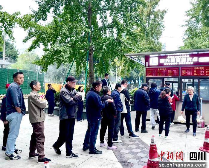 走红密码”：真材实料“烹”出民生温度麻将胡了试玩平台成都网红外卖亭的“