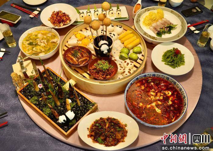 走红密码”：真材实料“烹”出民生温度麻将胡了试玩平台成都网红外卖亭的“(图4)